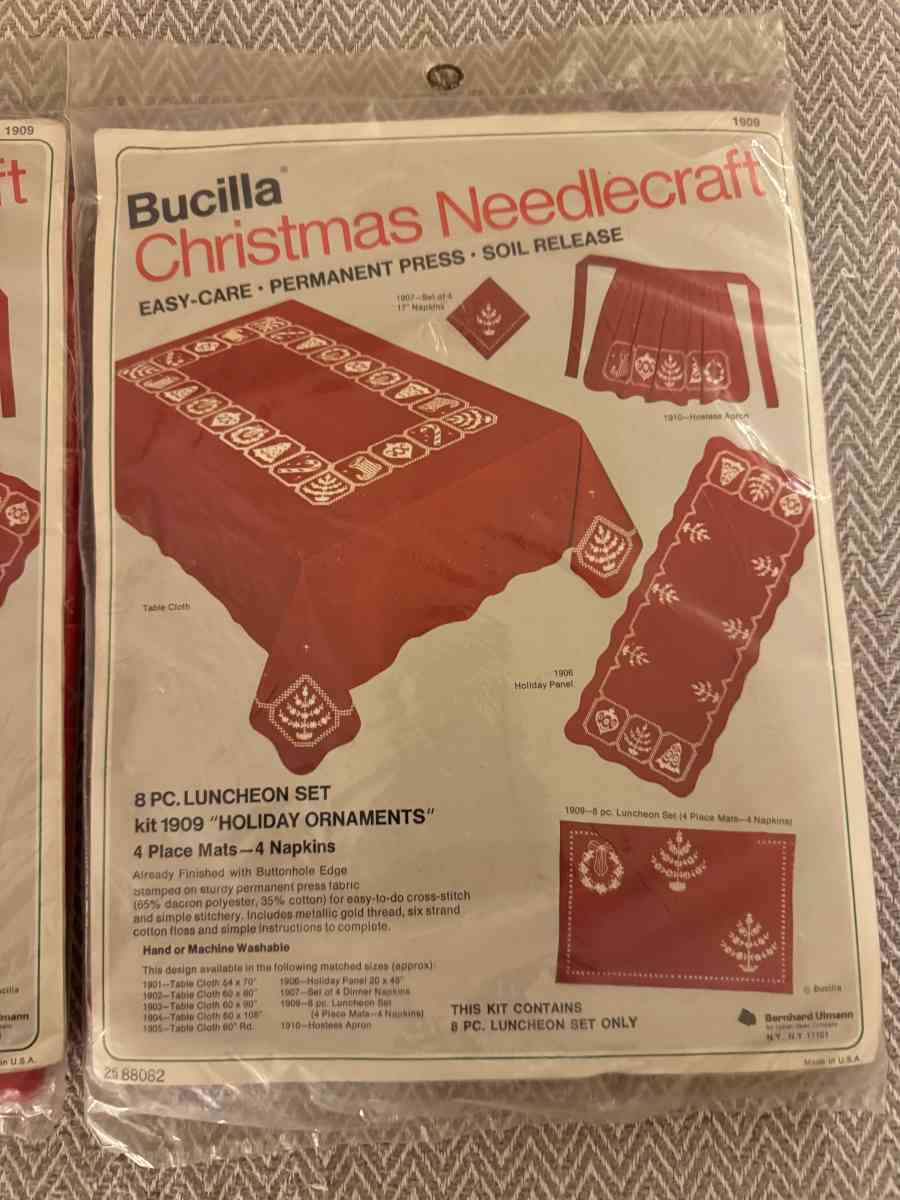 2018HMT Two New  Bucilla Christmas Needlecraft 8 Piece Lunch