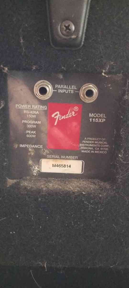Pair of Fender 115xp powered speakera