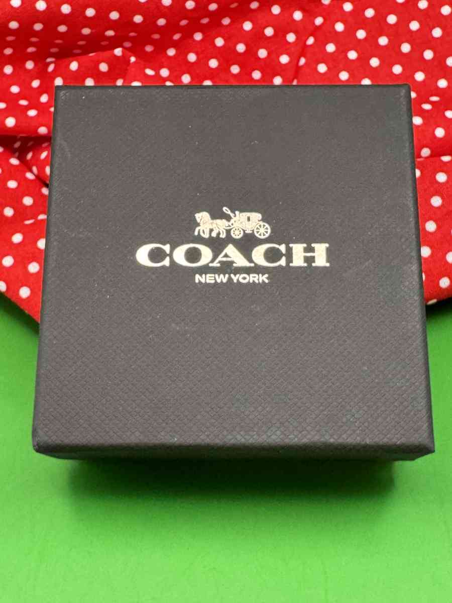 2043HCRA Beautiful Coach Classic Drop Ear Rings NWT In Origi