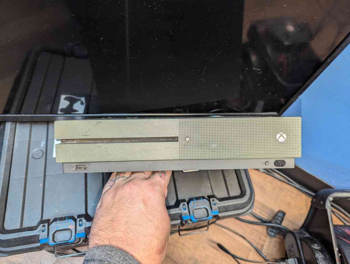 battlefield edition 1tb Xbox one with elite series controlle