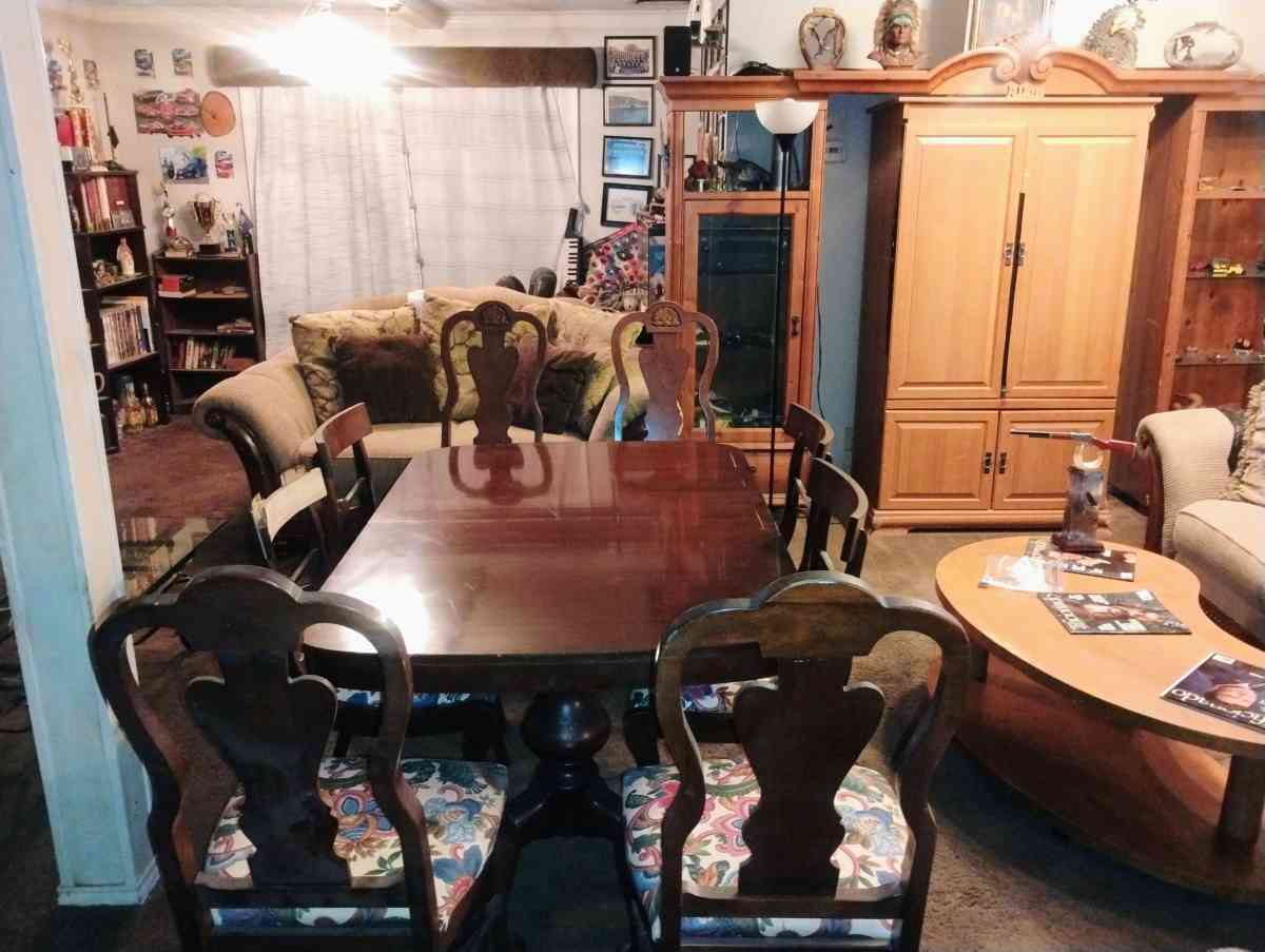 dining room table and chairs from 1940 to 1960