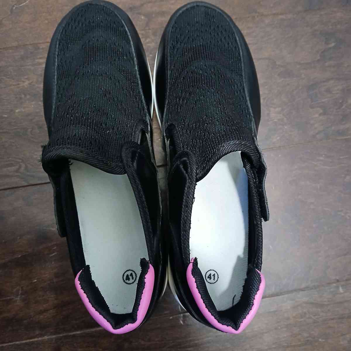 Fashion Black slipon shoes with pink accents Size 8