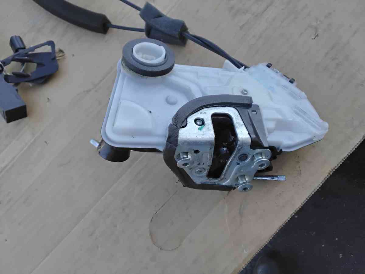 2018 Honda Civic Left Front Door Power Handles Like New