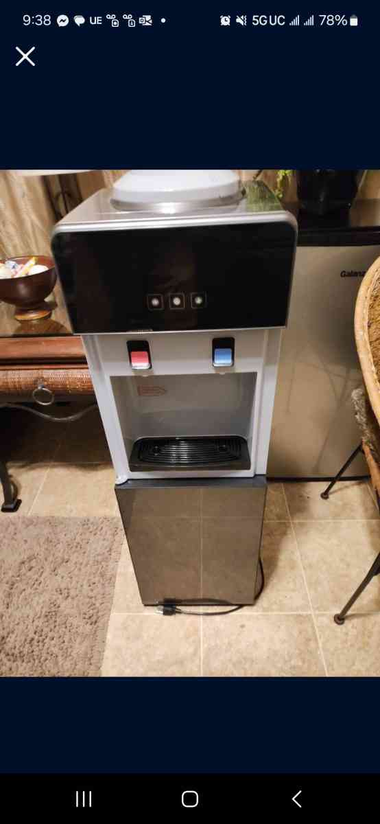 Water dispenser Hot or Cold water