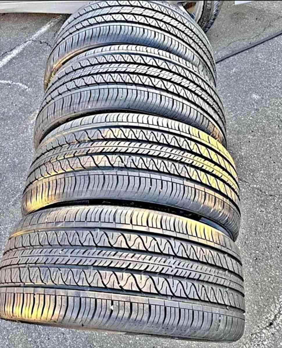 255 45 R19 tires con 80 de vida las 4 de la marca CONTINENTA
