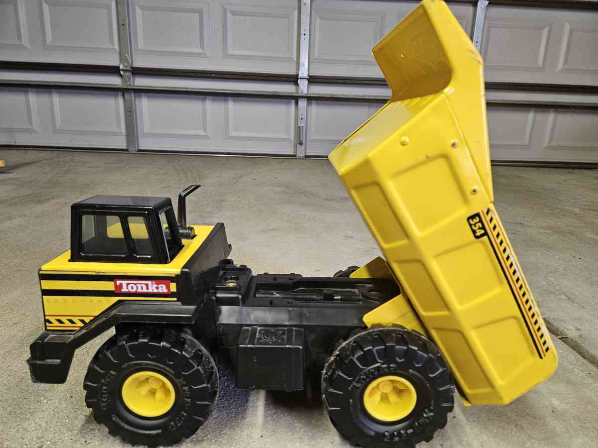 Tonka Construction Dump Truck 354 Yellow