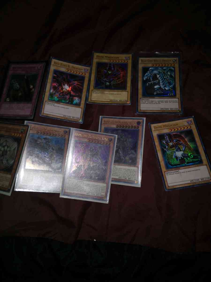 300 plus yugioh cards halifoil and rares