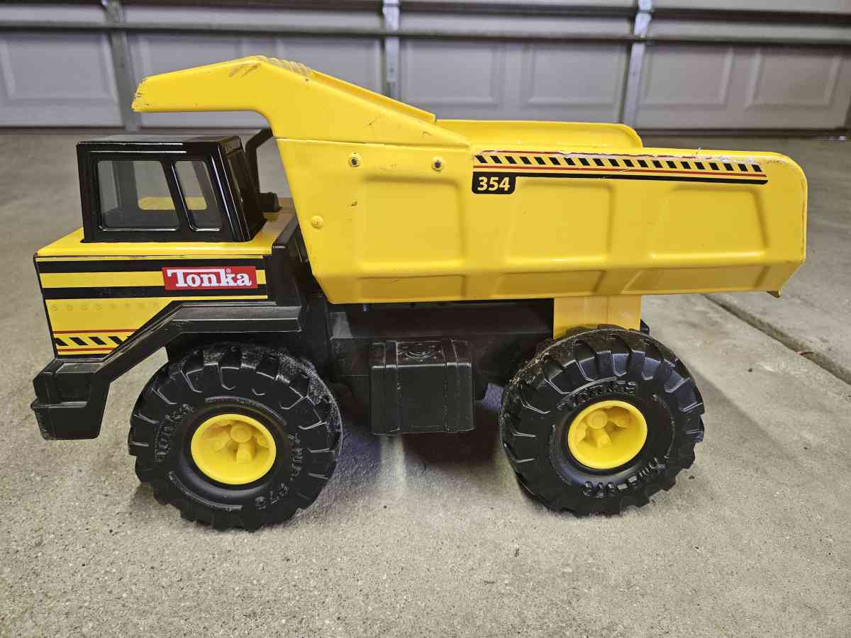 Tonka Construction Dump Truck 354 Yellow