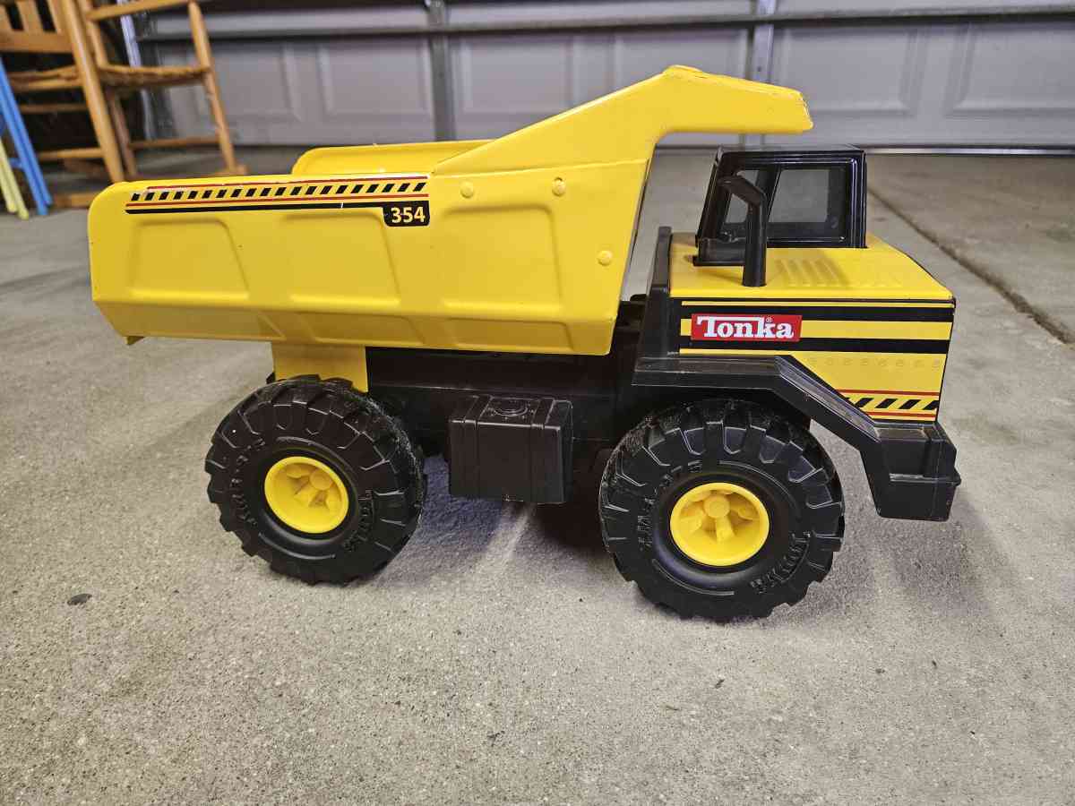 Tonka Construction Dump Truck 354 Yellow