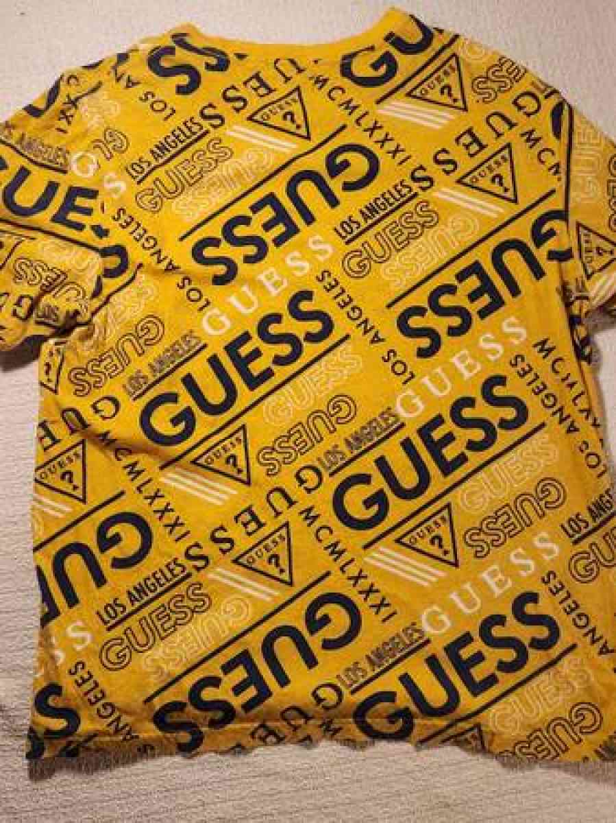 guess tshirt
