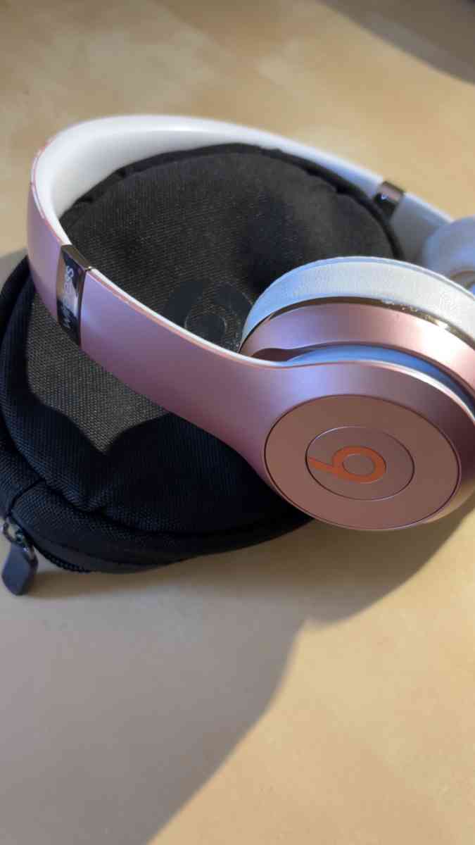 Beats by Dre Wirless Bluetooth Headphones