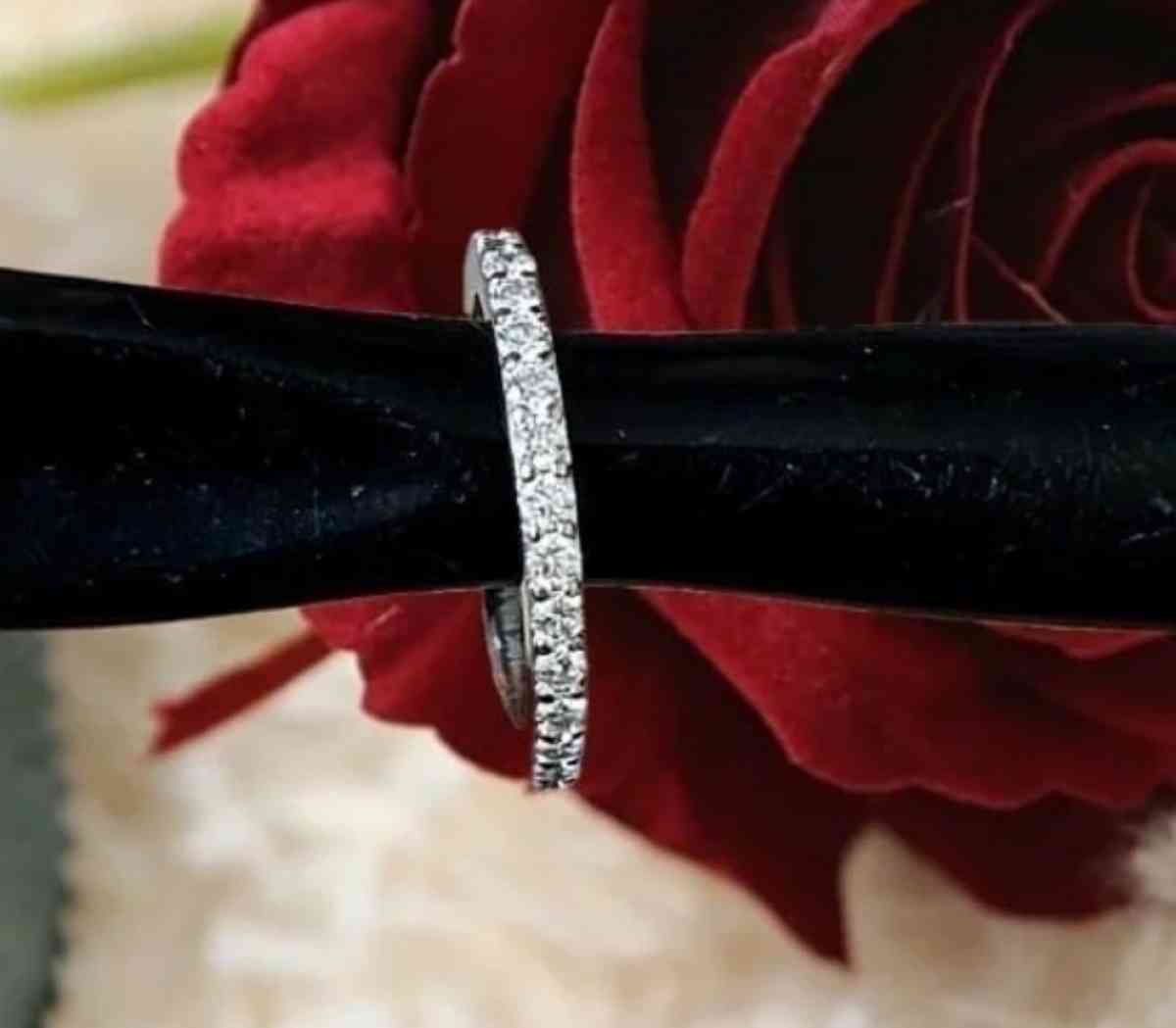 N0EMIE 18K White Gold Diamond Band Ring