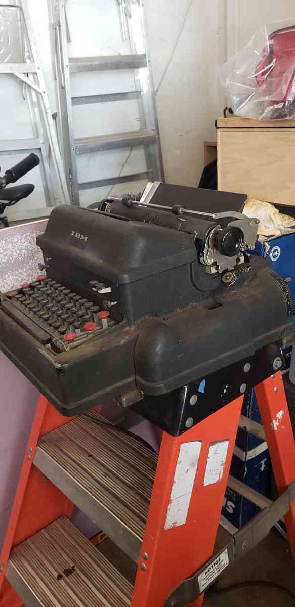 IBM vintage typewriter