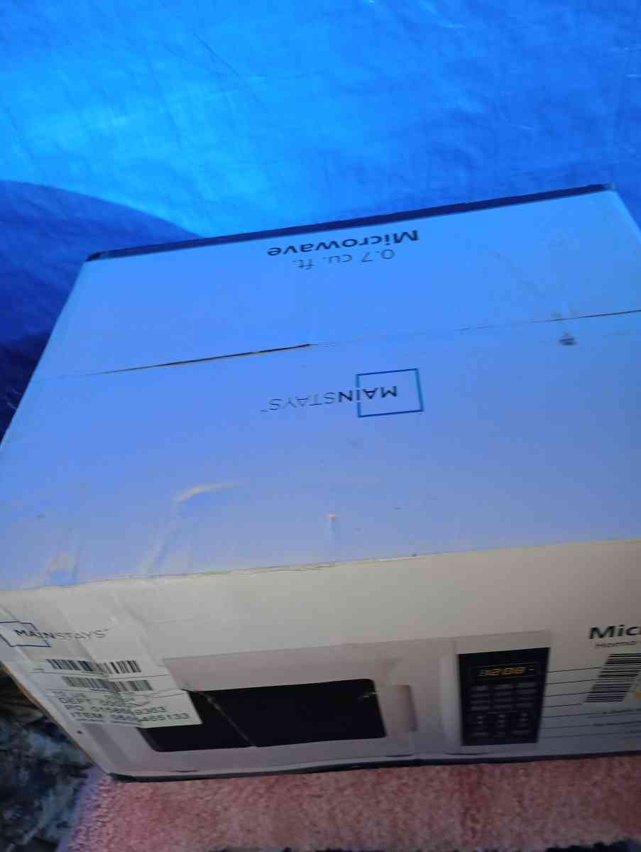 Mainstays Small 07 CU FT 700W Compact Size Microwave
