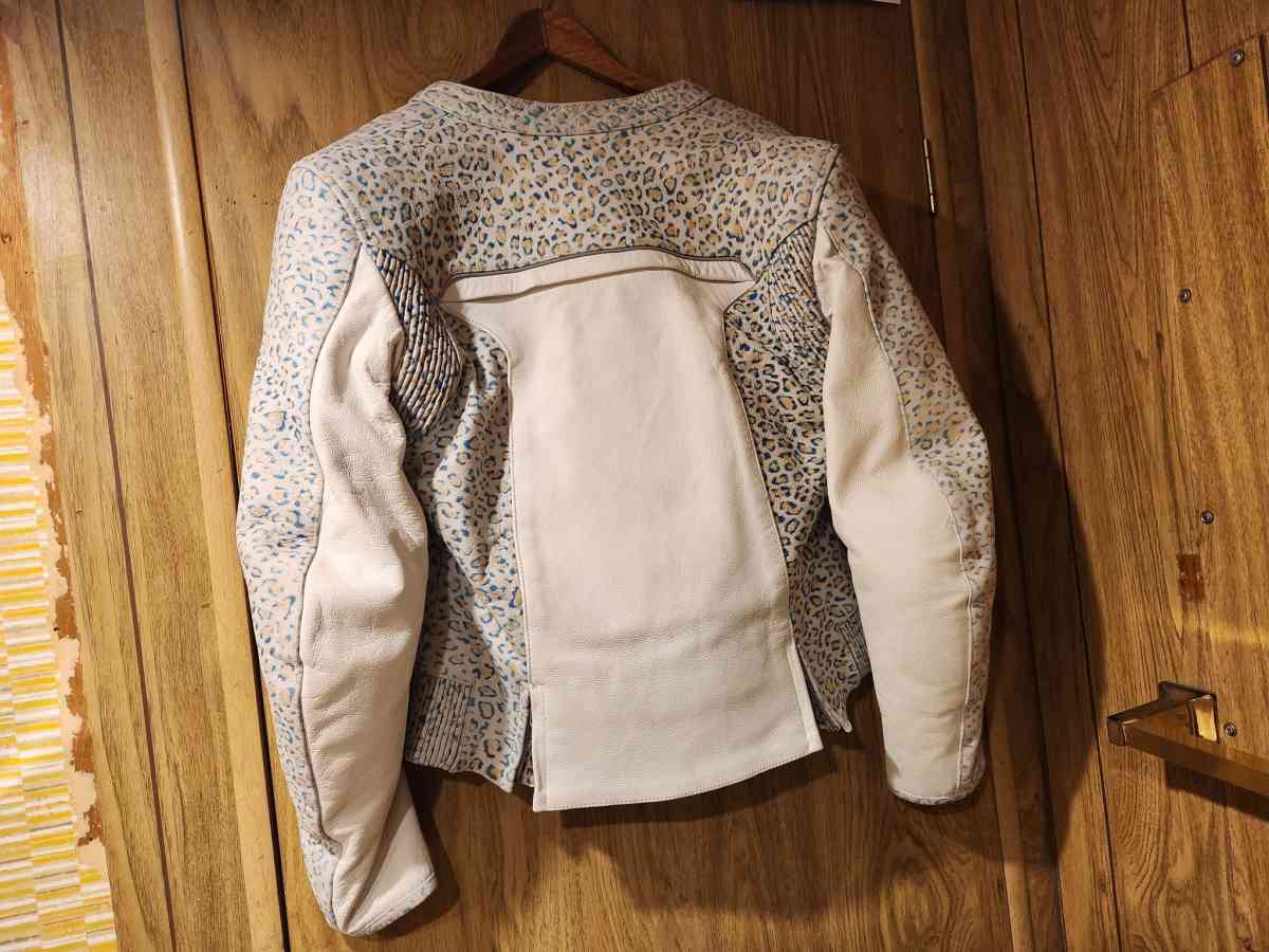 cortech LNX white with emerald coloring on sleeves