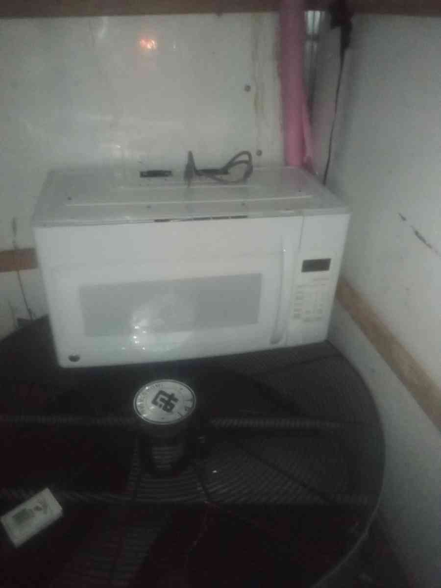 48inch fan and a microwave