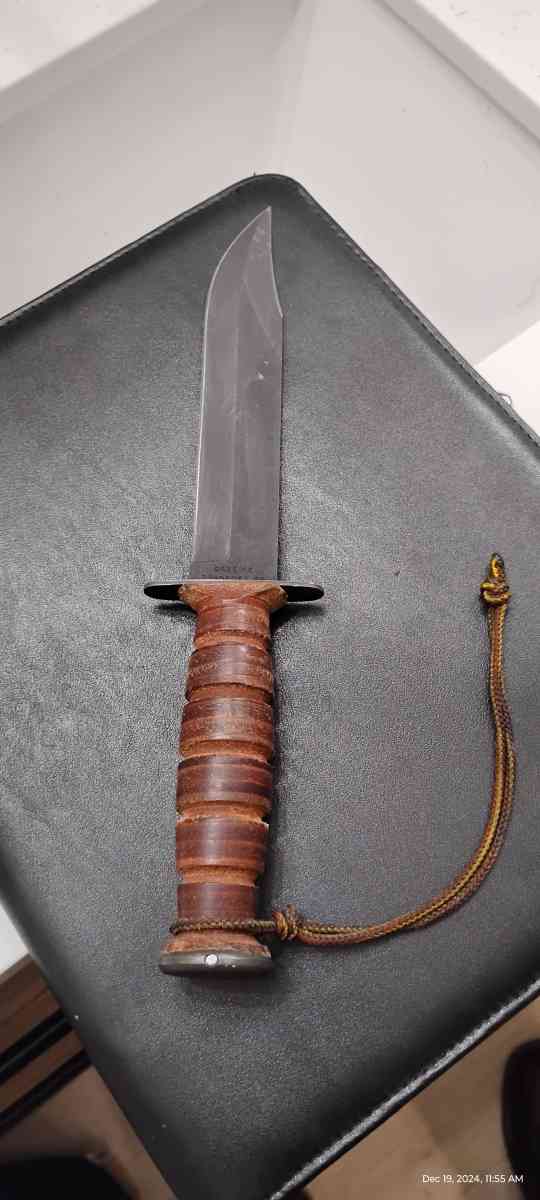 Commemorative 1992 USMC KaBar Fixed Blade Knife with Sheath