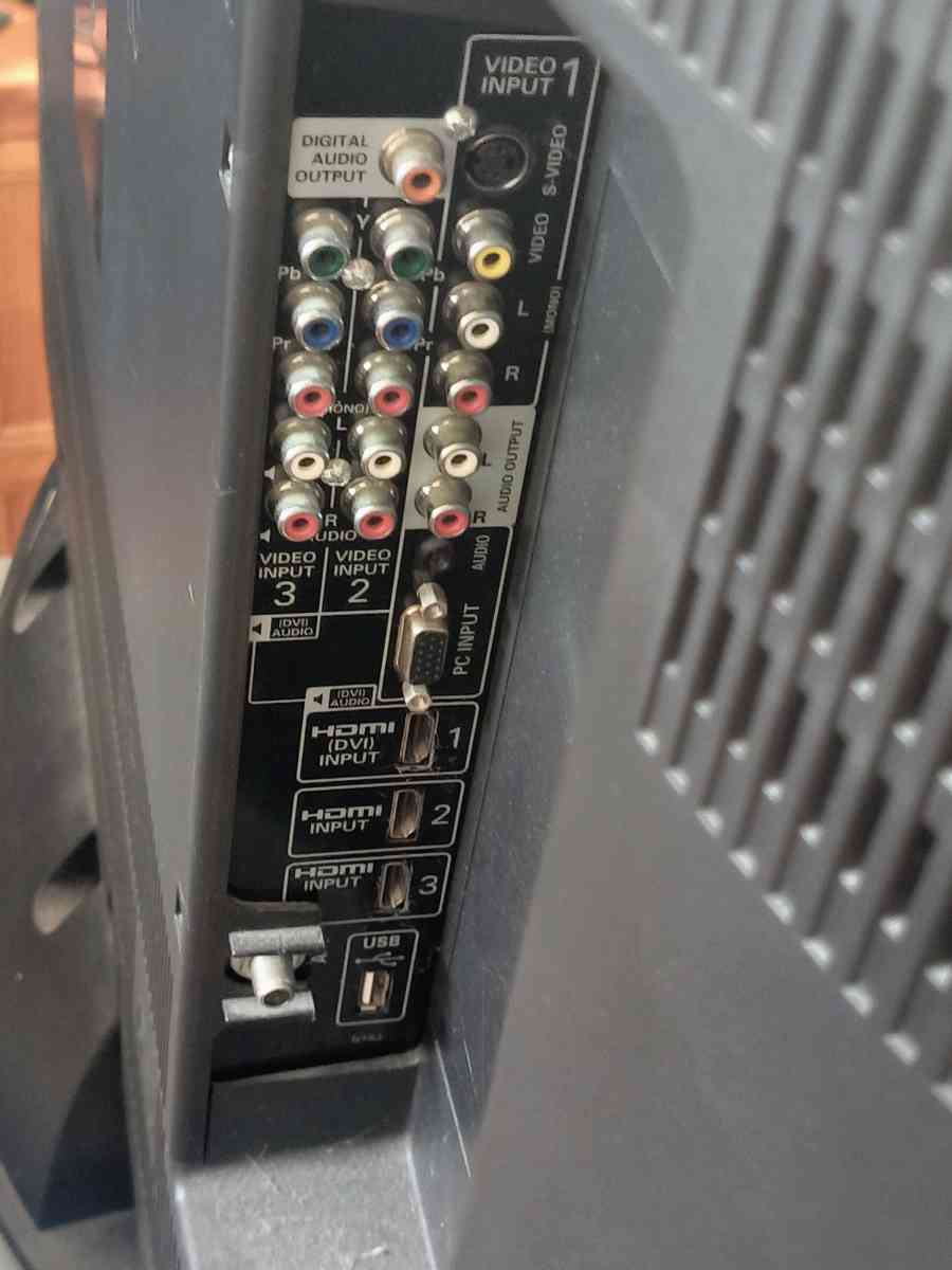 Sanyo 42 Inch TV with Remote Control