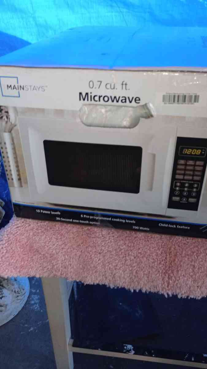 Mainstays Small 07 CU FT 700W Compact Size Microwave