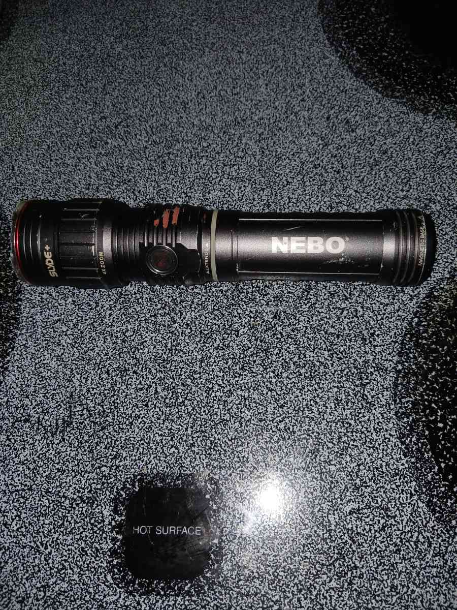LED FlashlightWork Light  NEBO SLYDE  400 Lumens  6783