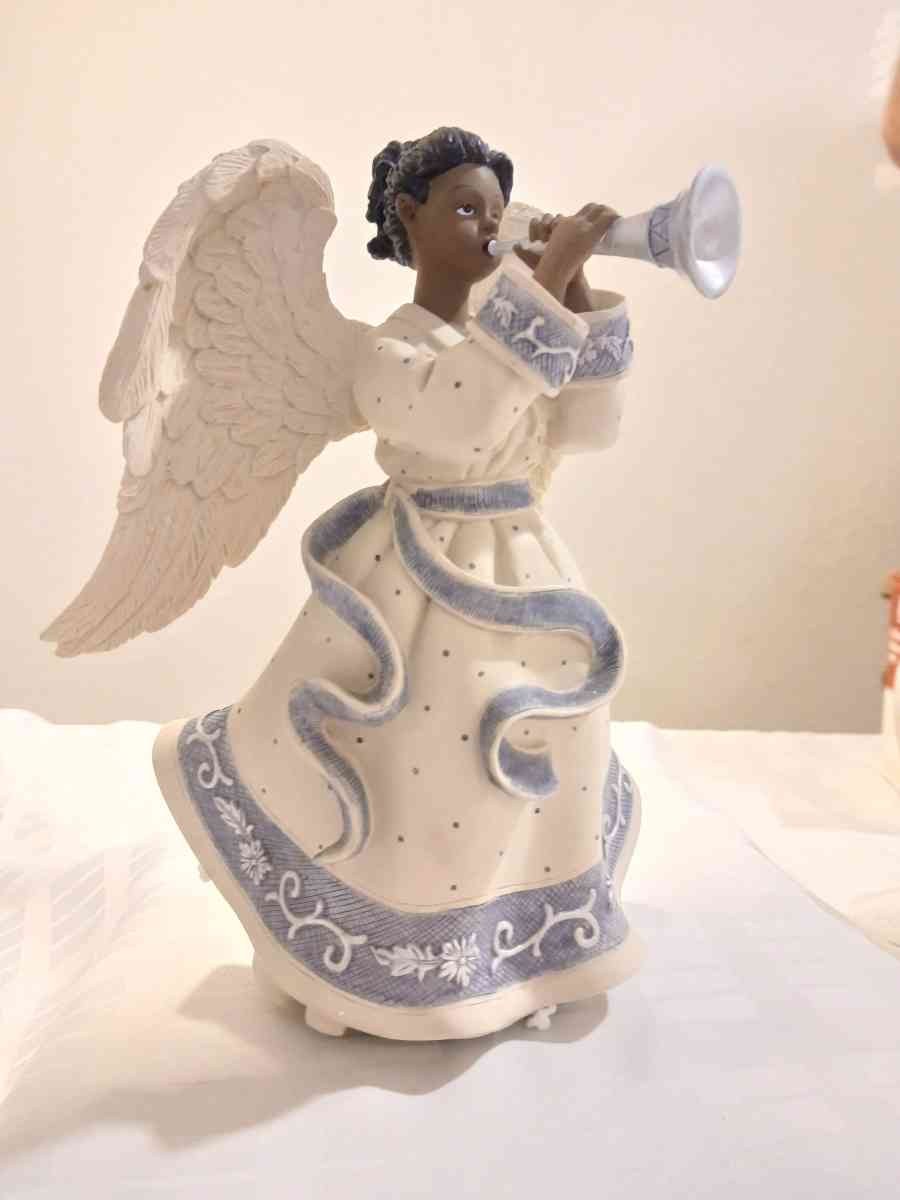 Sarahs angel music playing figurines