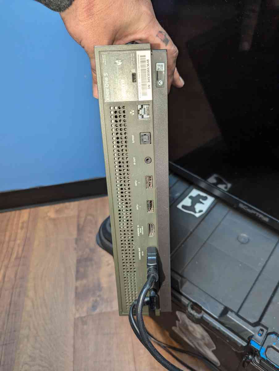 battlefield edition 1tb Xbox one with elite series controlle