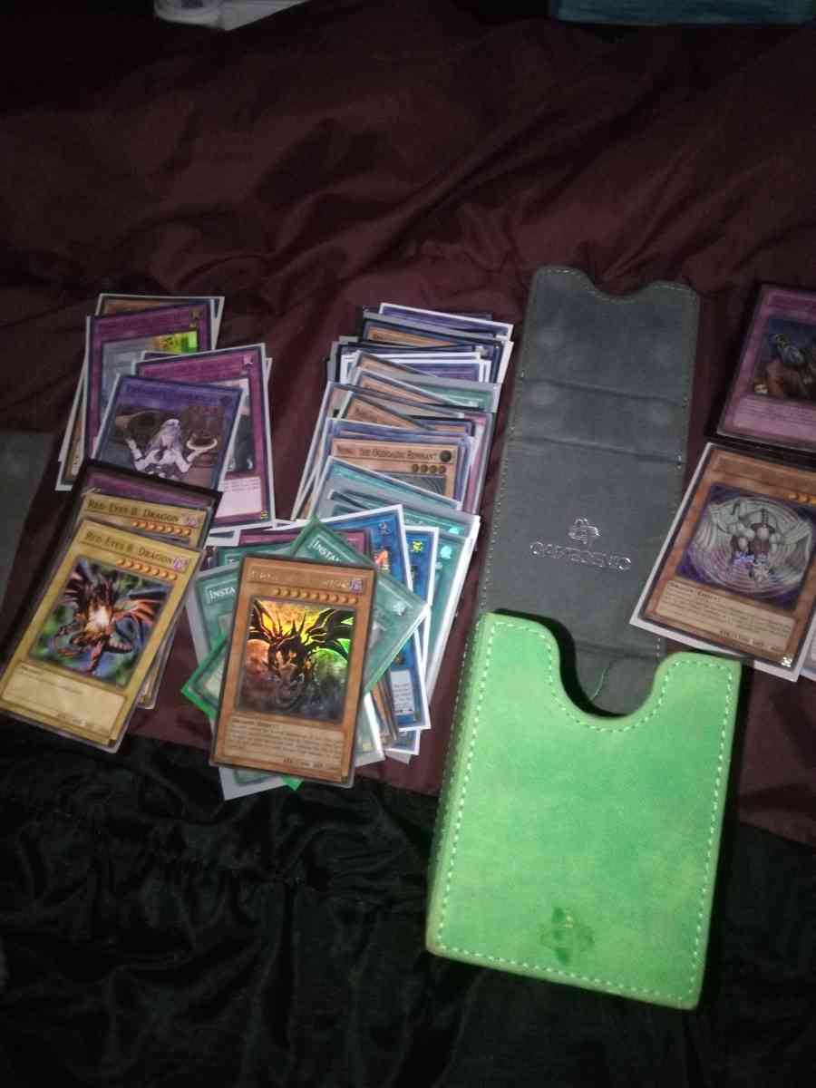 300 plus yugioh cards halifoil and rares