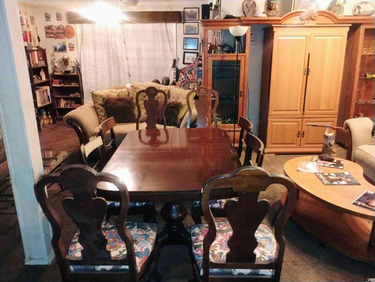 dining room table and chairs from 1940 to 1960