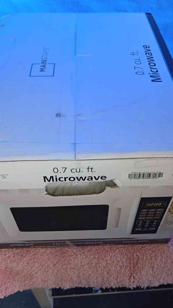 Mainstays Small 07 CU FT 700W Compact Size Microwave