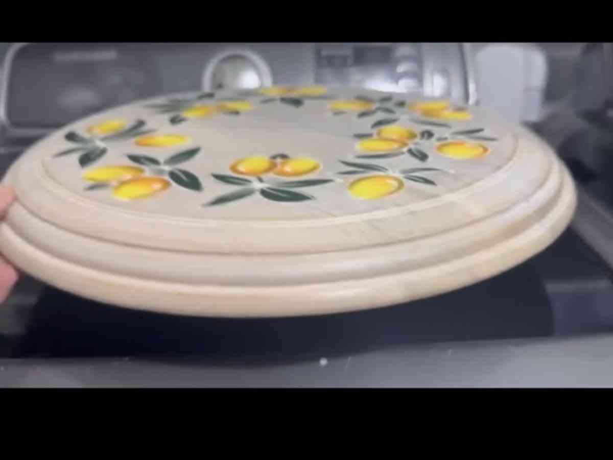 Lazy Susan turntable