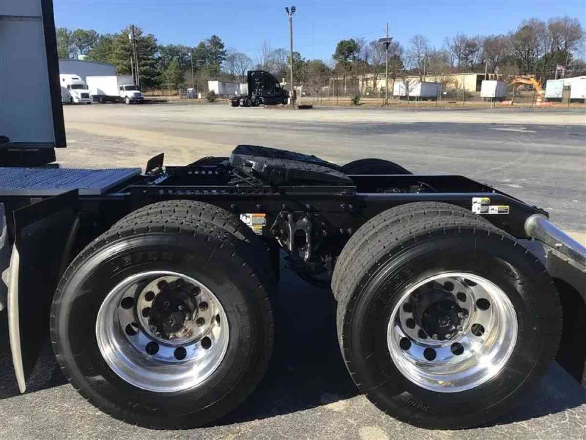 2023 Peterbilt 579 PACCAR MX 13 LITER