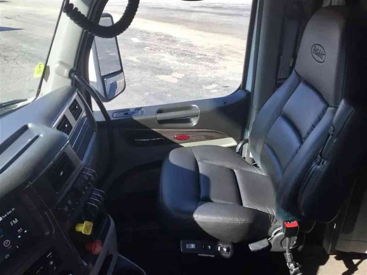 2023 Peterbilt 579 PACCAR MX 13 LITER