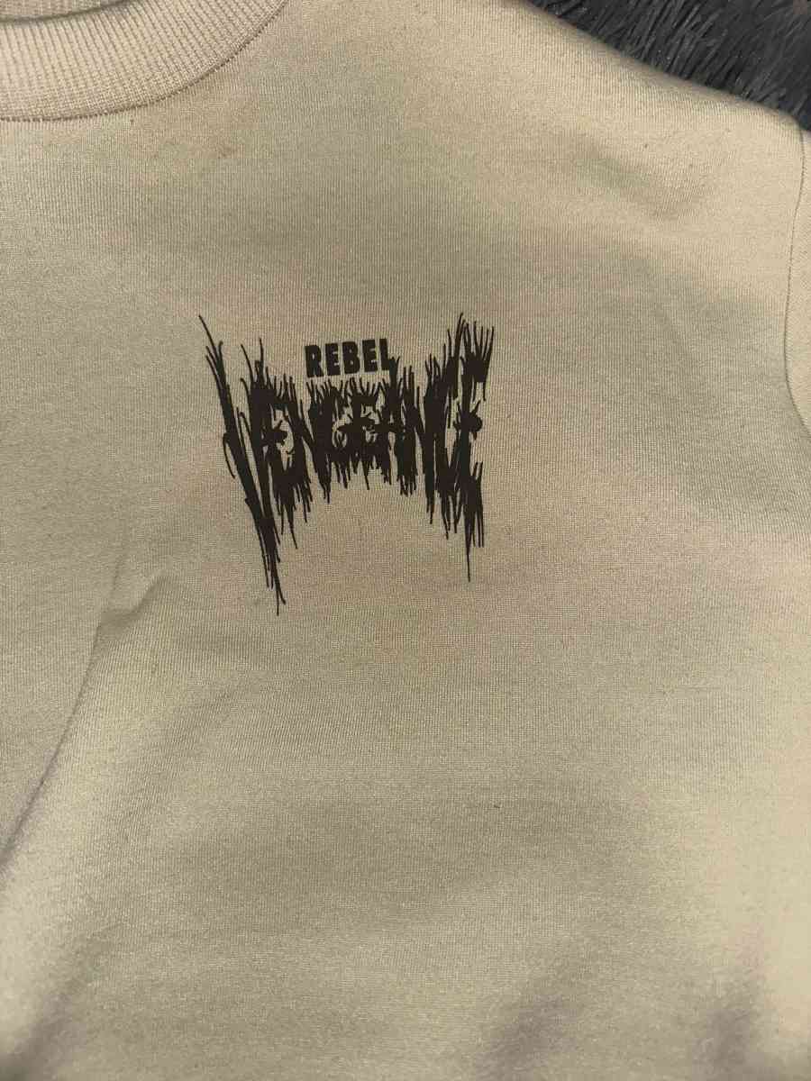 sweatshirt with skulls