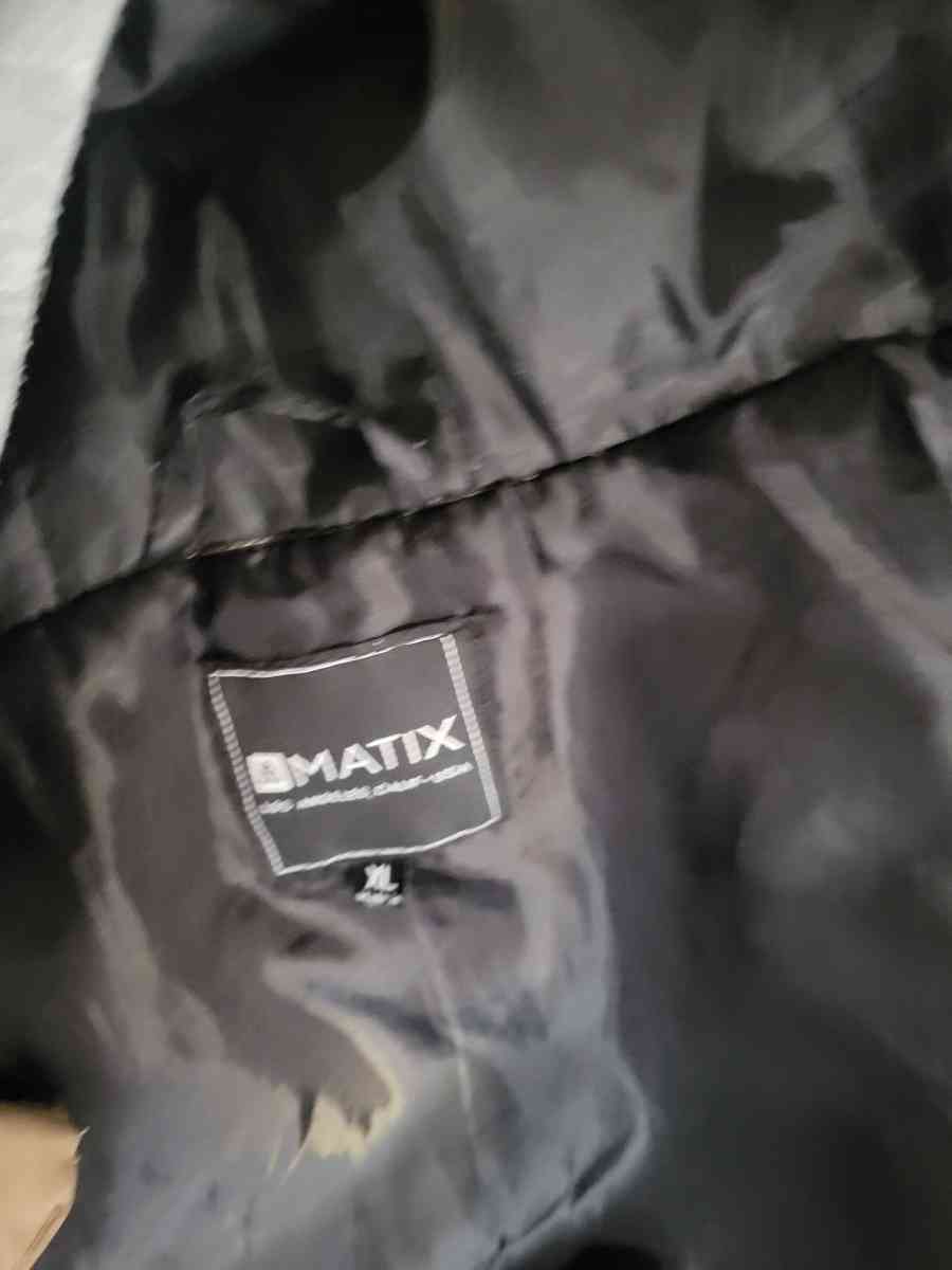 jacket a sweater a short sleeve a backpack tiresba bike