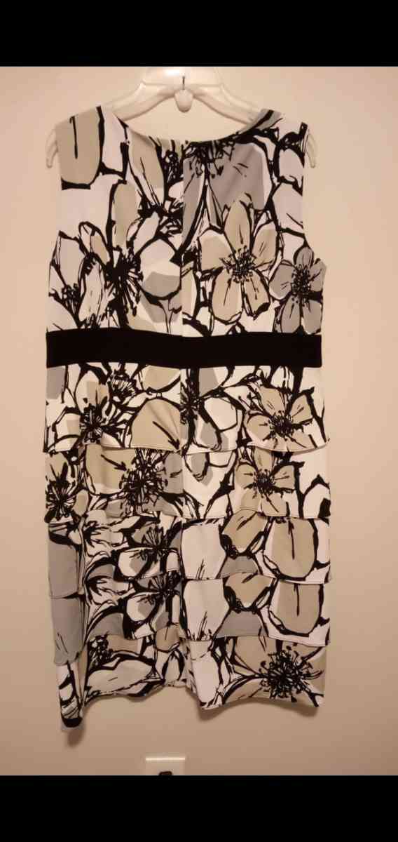 ladies Kathy Roberts v neck sleeveless dress