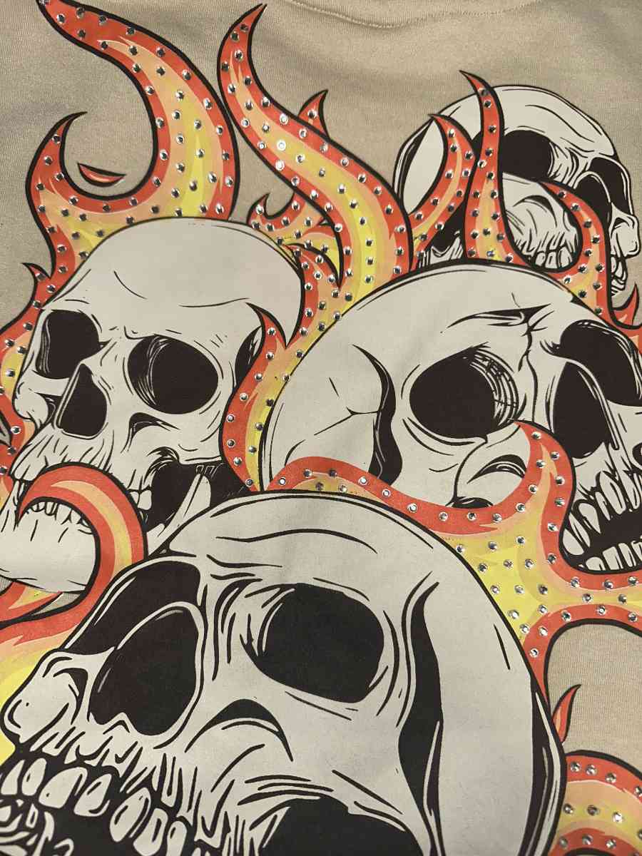sweatshirt with skulls