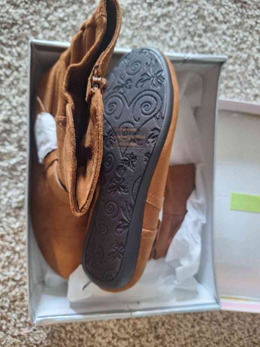 Brand New tan ankle boots