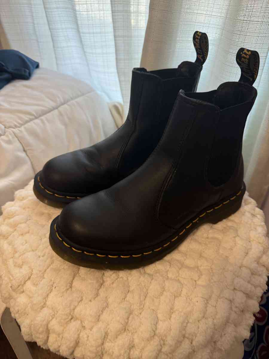 Dr Martens Chelsea Boots Black