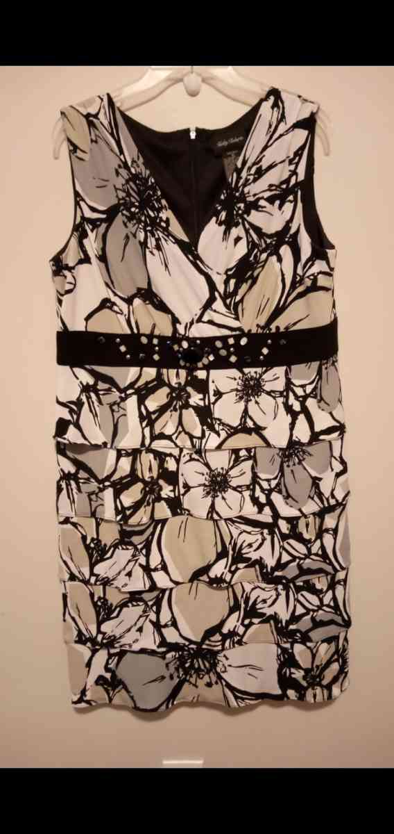 ladies Kathy Roberts v neck sleeveless dress