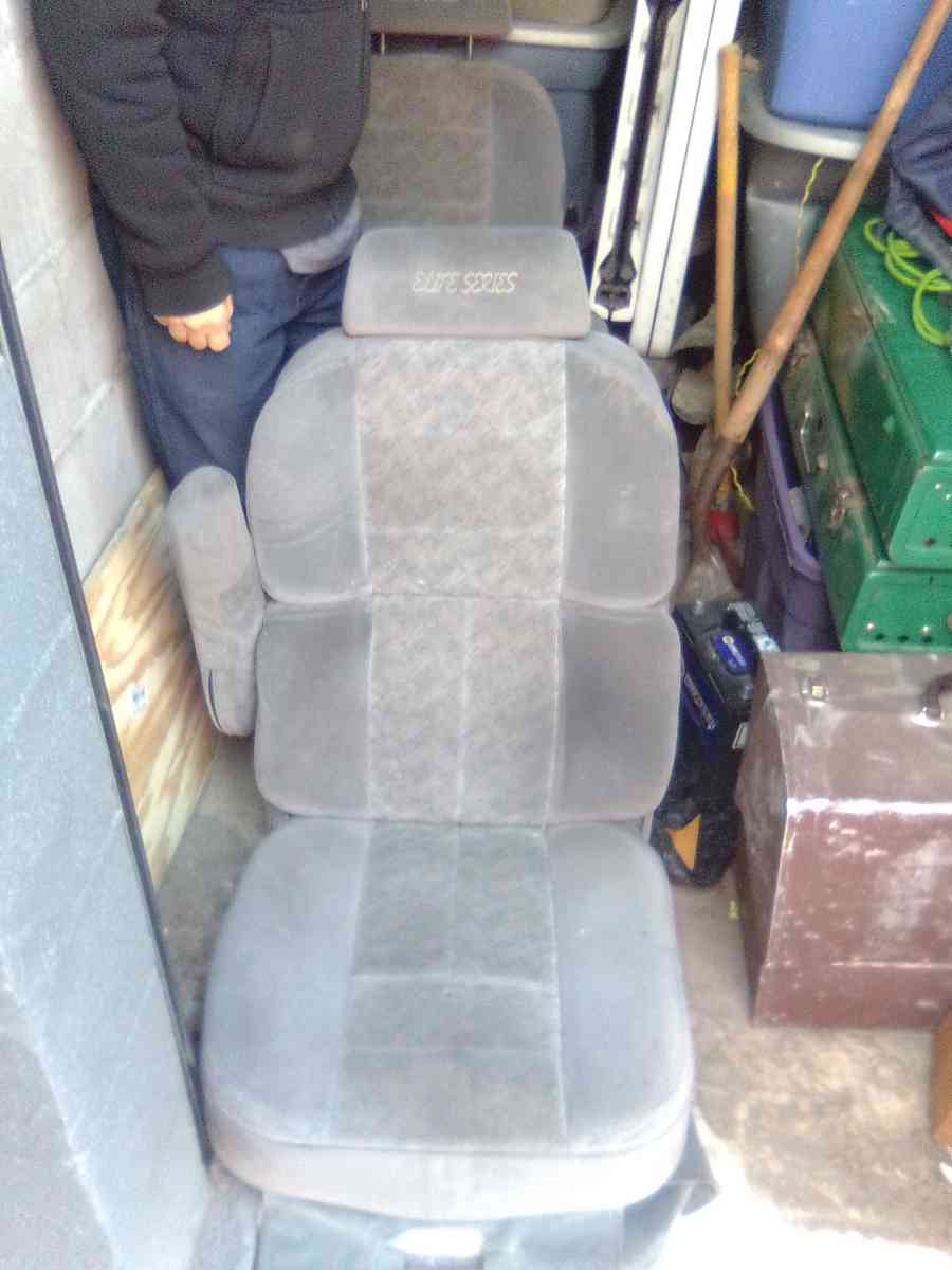 Dodge van front bucket seets