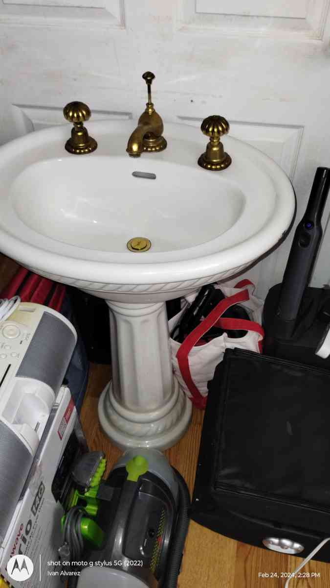 vintage cast iron porcelain pedestal sink BEAUTIFUL