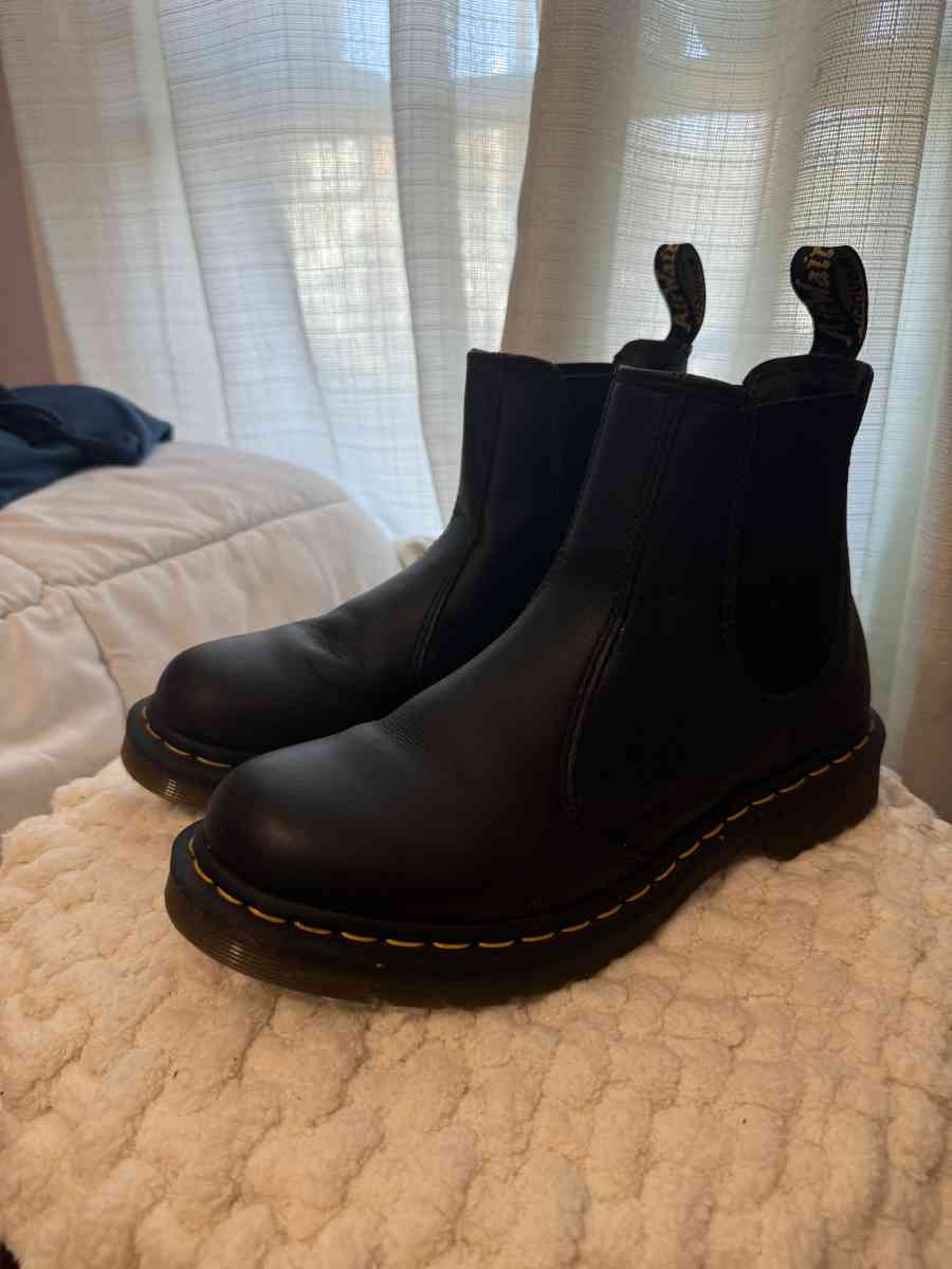 Dr Martens Chelsea Boots Black