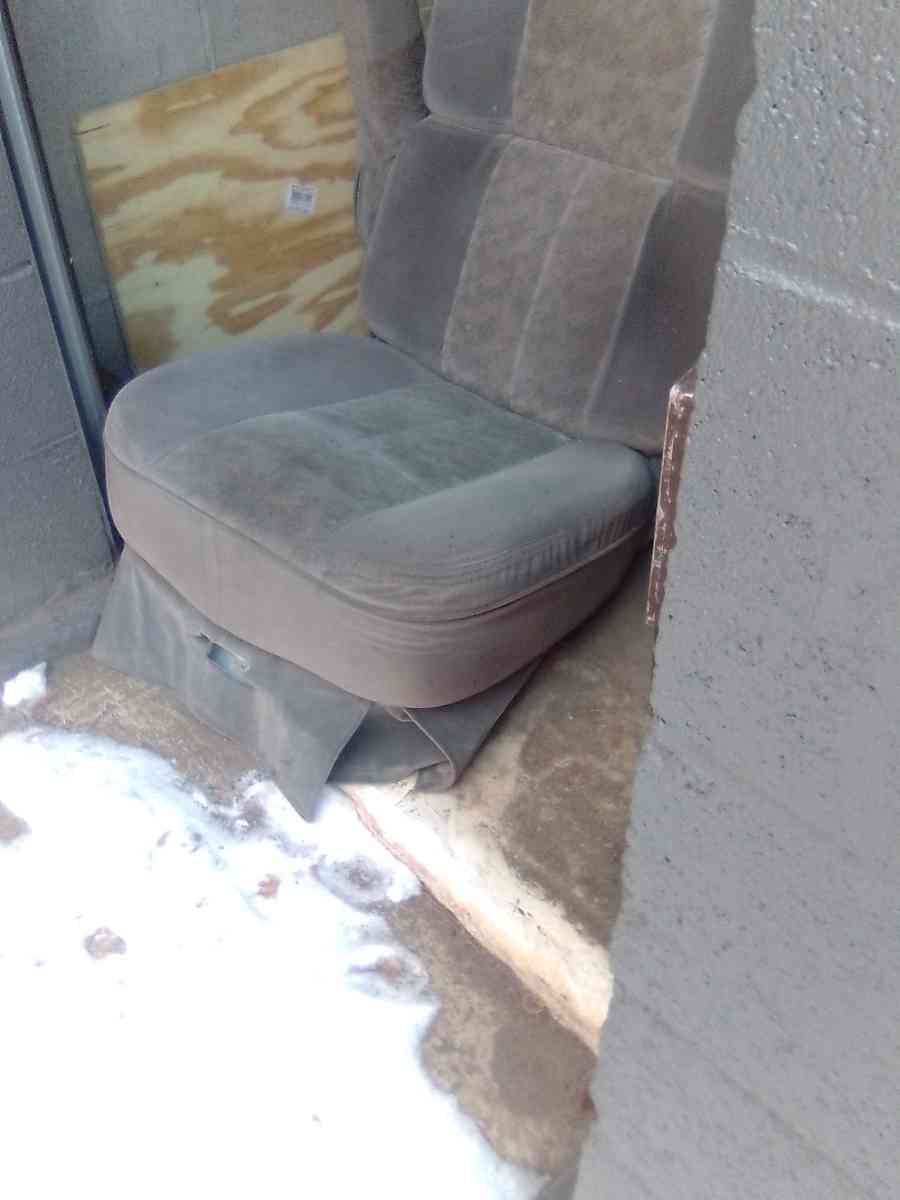 Dodge van front bucket seets