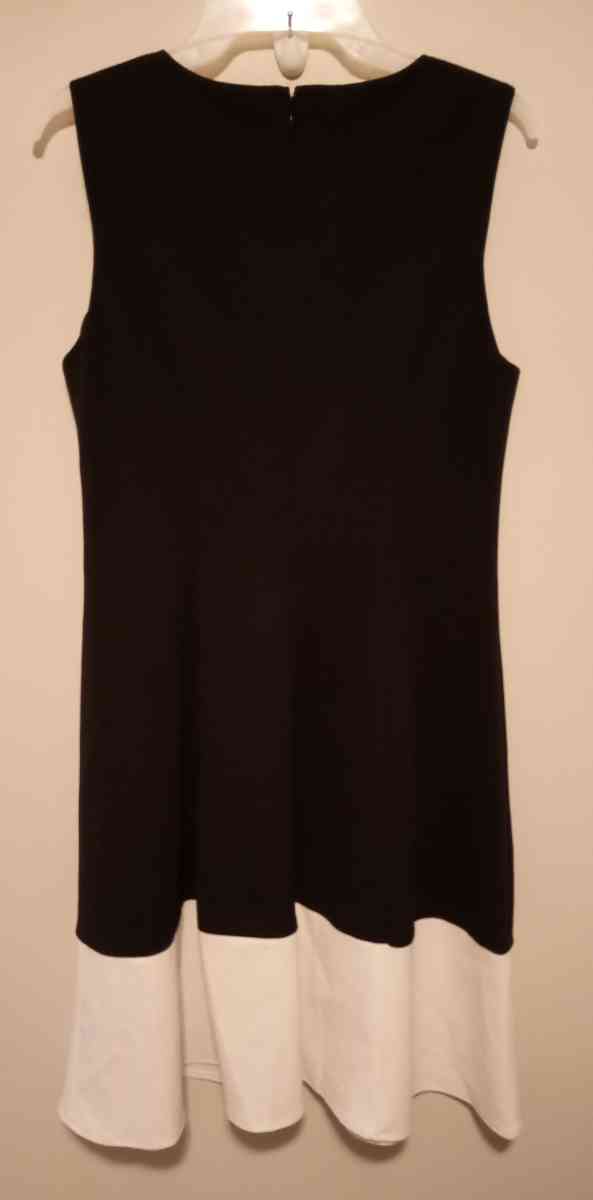 Liz Claiborne Size 8 Black Dress with White Bottom