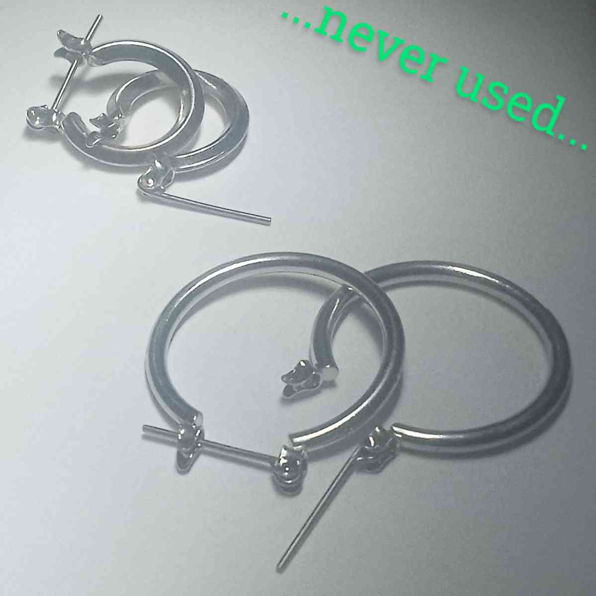 Hypoalergenic hoop earrings 2 pair
