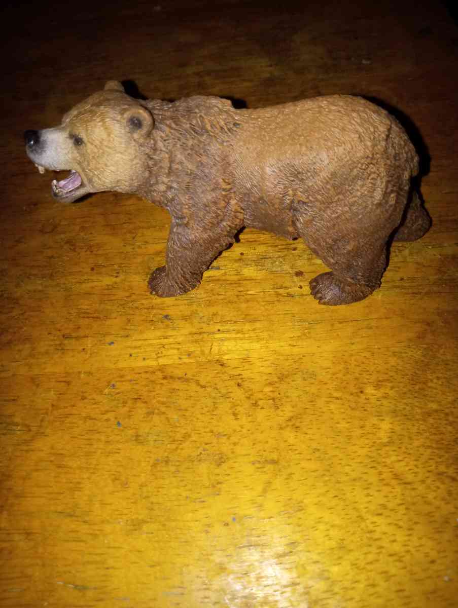 Bear figurines