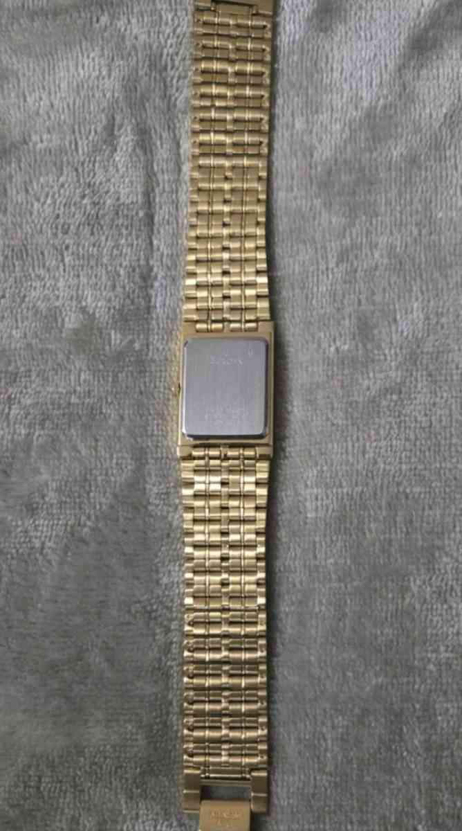 Bulova Gold Introducing Modern Quadra
