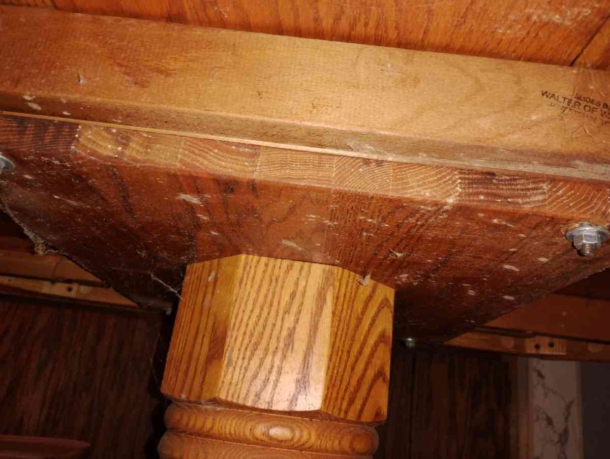 Amish table with 4 chairs