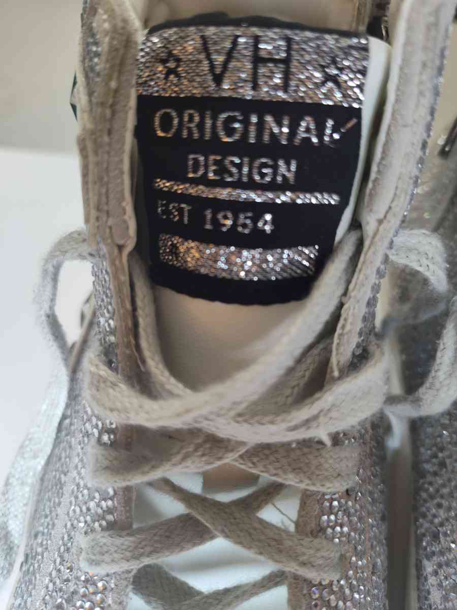 Bonitos tenis marca VH original design