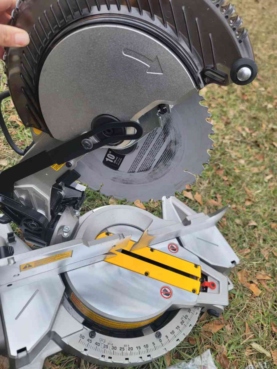 Miter Saw Dewalt DWS713 ELECTRIC  Like New Working Very Good